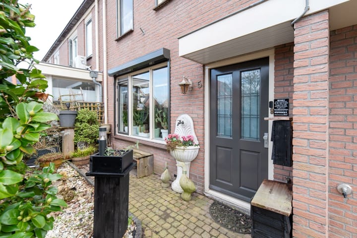 Foto 2 van Weegbree 5