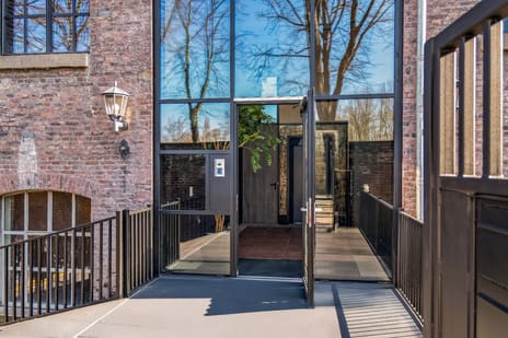 Frontensingel secondary image