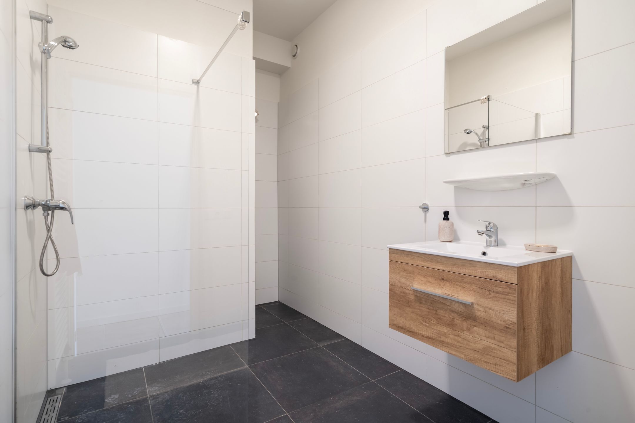 Photo 42 of Grote Visserijstraat 61-A