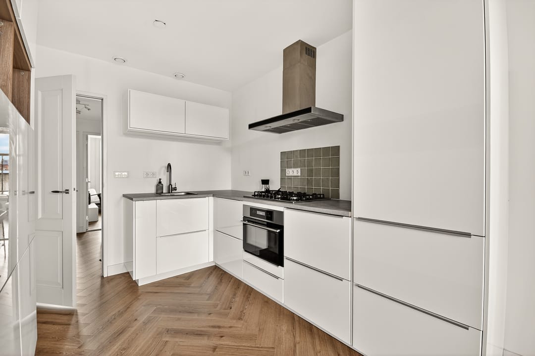 Bright Apartment with Open Water Views in Amsterdam Centre — 13