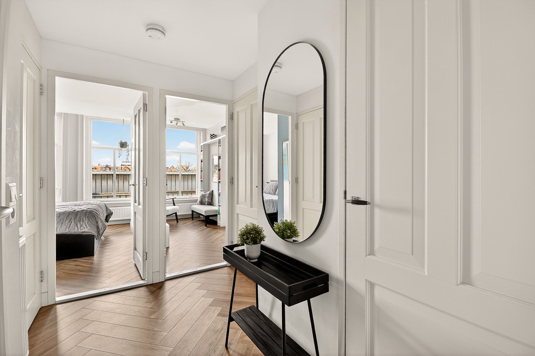 Bright Apartment with Open Water Views in Amsterdam Centre — 15