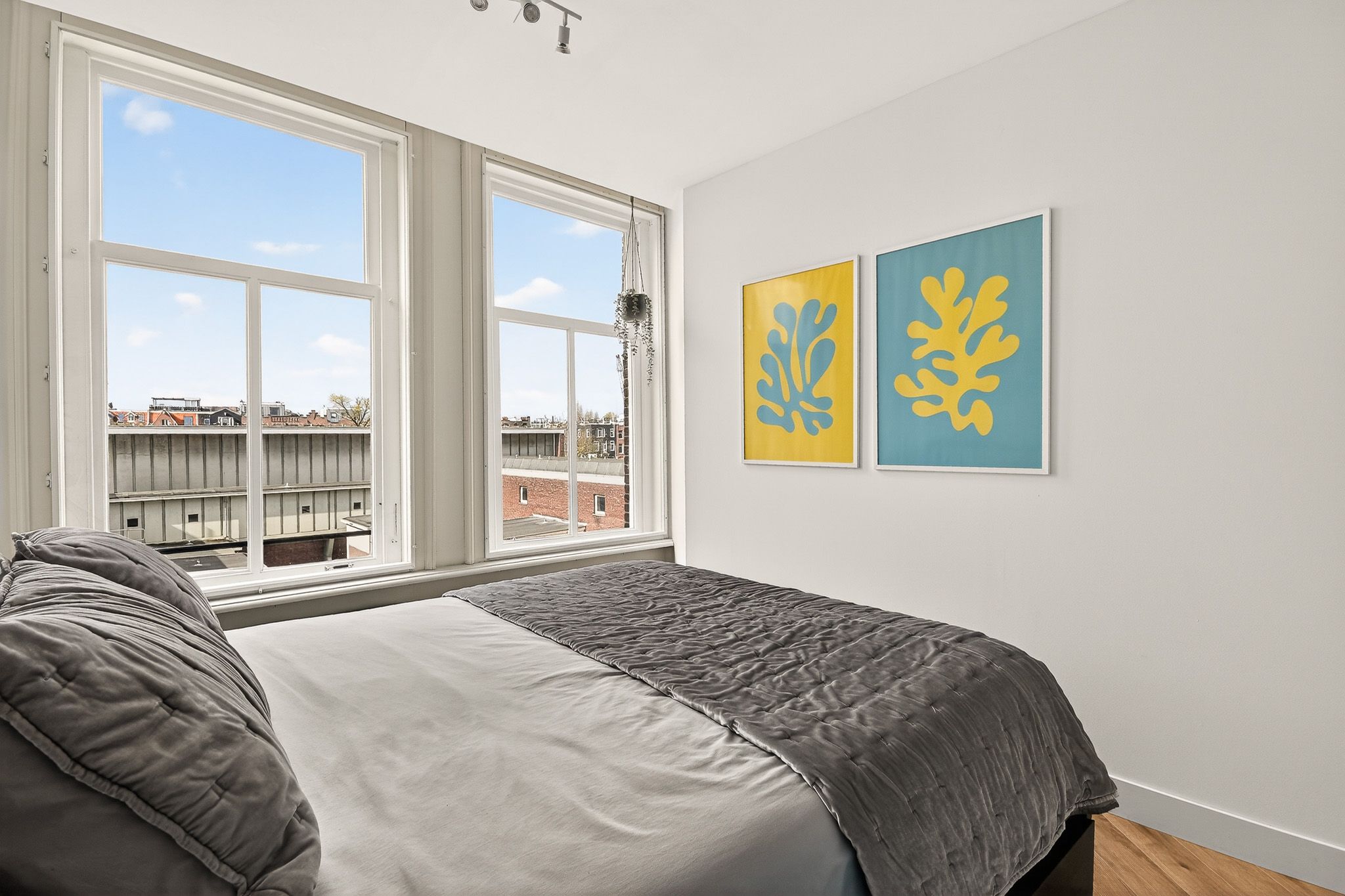 Bright Apartment with Open Water Views in Amsterdam Centre — 18