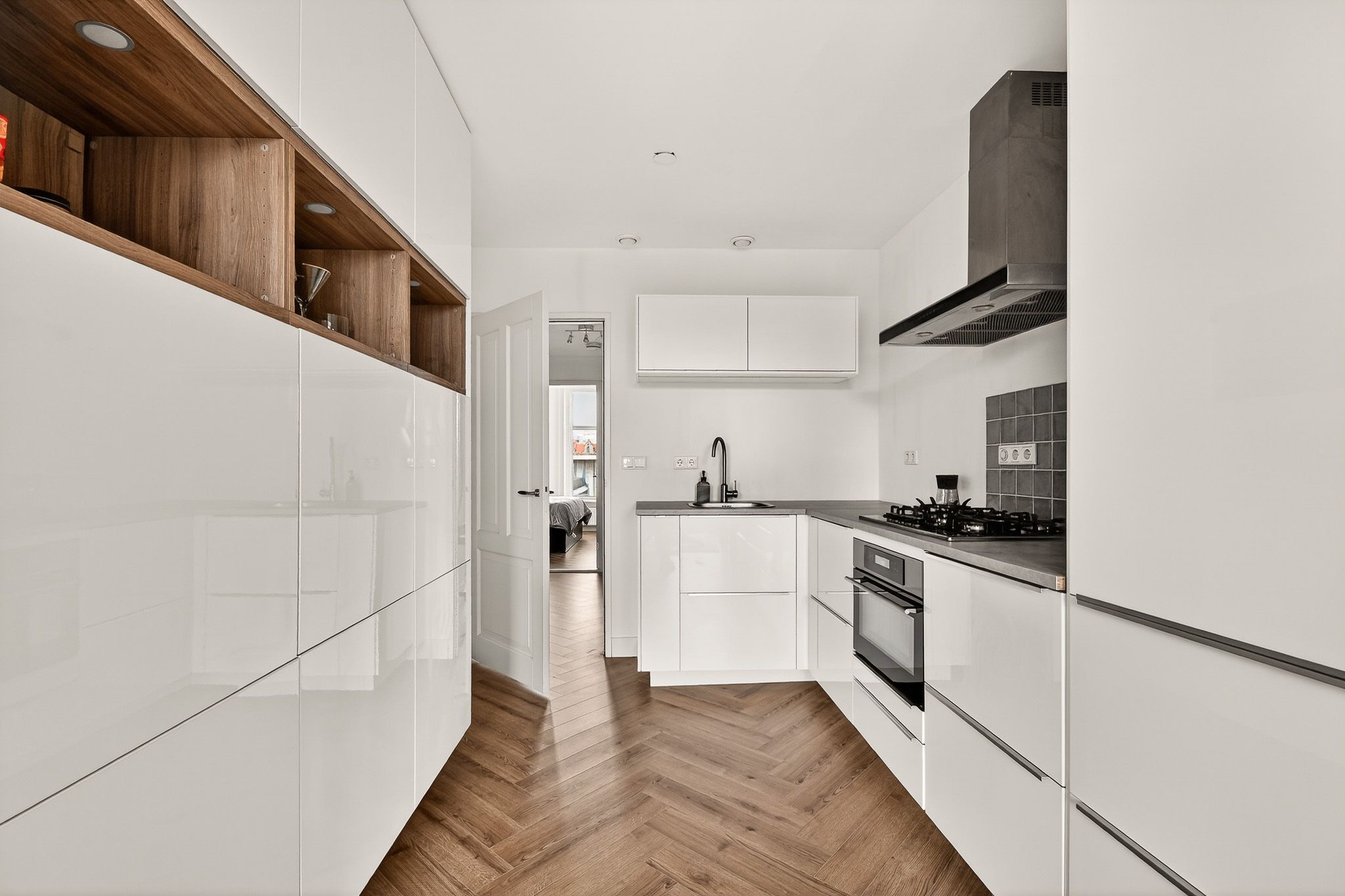 Bright Apartment with Open Water Views in Amsterdam Centre — 12