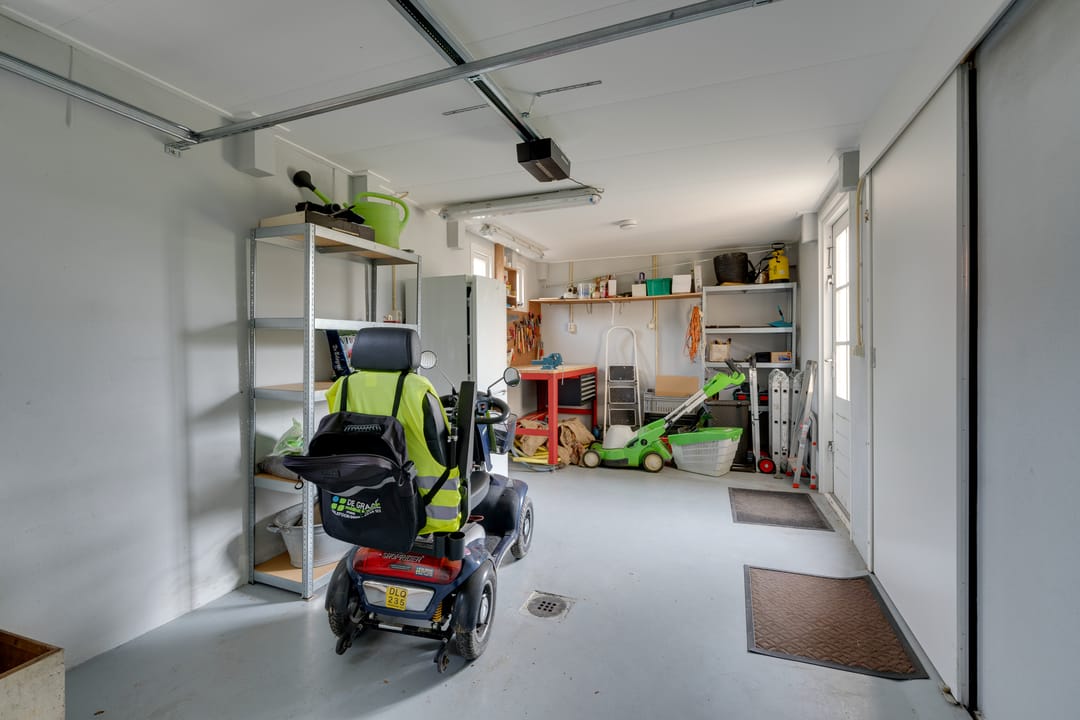 Photo 61 of Grosthuizen 83-A