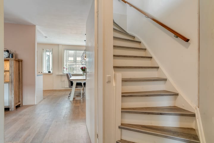 Photo 4 of Stickerbelt 6