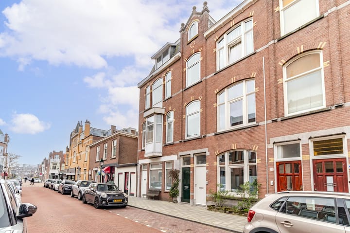 Photo 2 of Van Beuningenstraat 56
