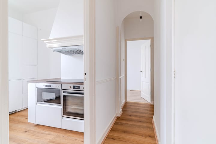 Photo 4 of Van Beuningenstraat 56