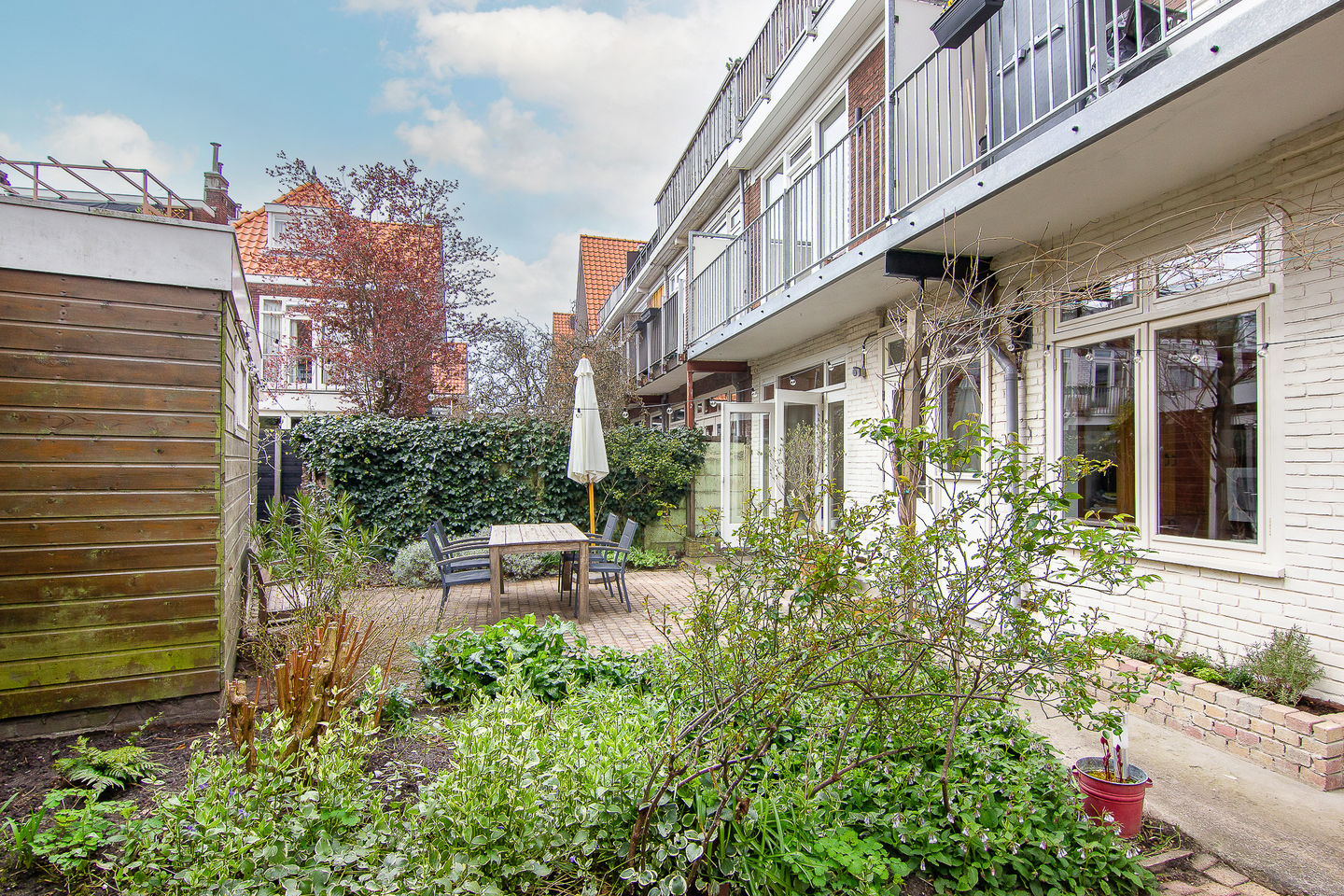 Charming ground floor apartment with south-facing garden in Haarlem's Amsterdamsebuurt — 40