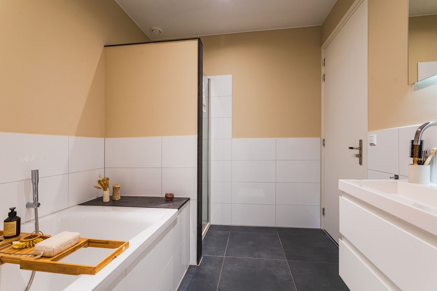 Photo 20 of Obrechtstraat 411