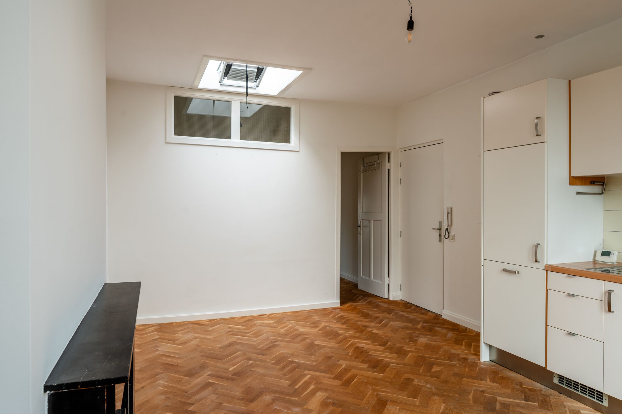 Light-filled two-room apartment with south-facing balcony and roof terrace in classic Amsterdam building near Vondelpark — 12