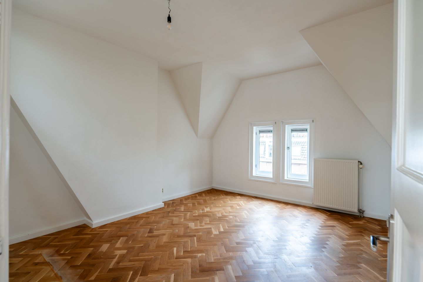 Light-filled two-room apartment with south-facing balcony and roof terrace in classic Amsterdam building near Vondelpark — 14