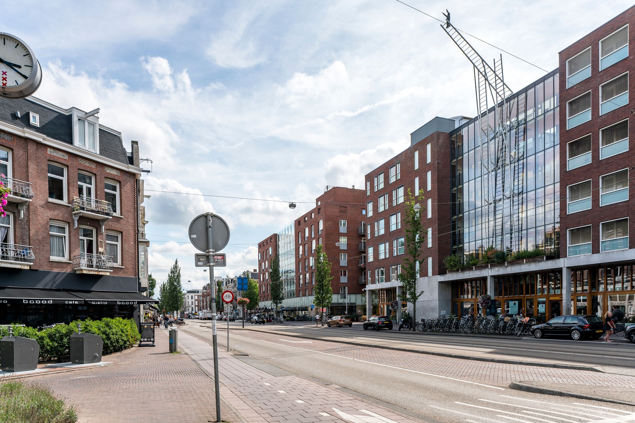 Light-filled two-room apartment with south-facing balcony and roof terrace in classic Amsterdam building near Vondelpark — 27