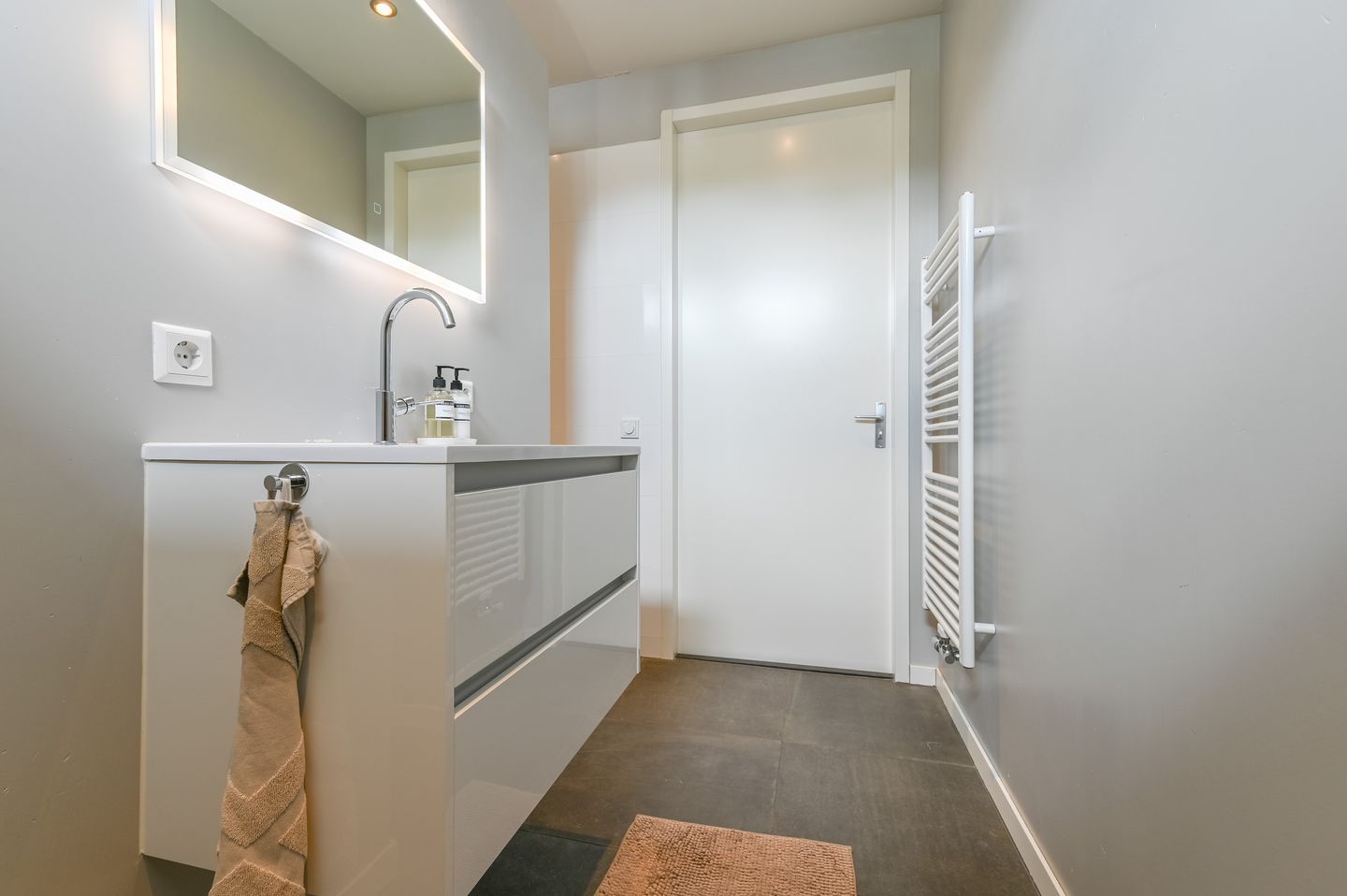 Move-in ready modern terraced home in Holzenbosch — 29