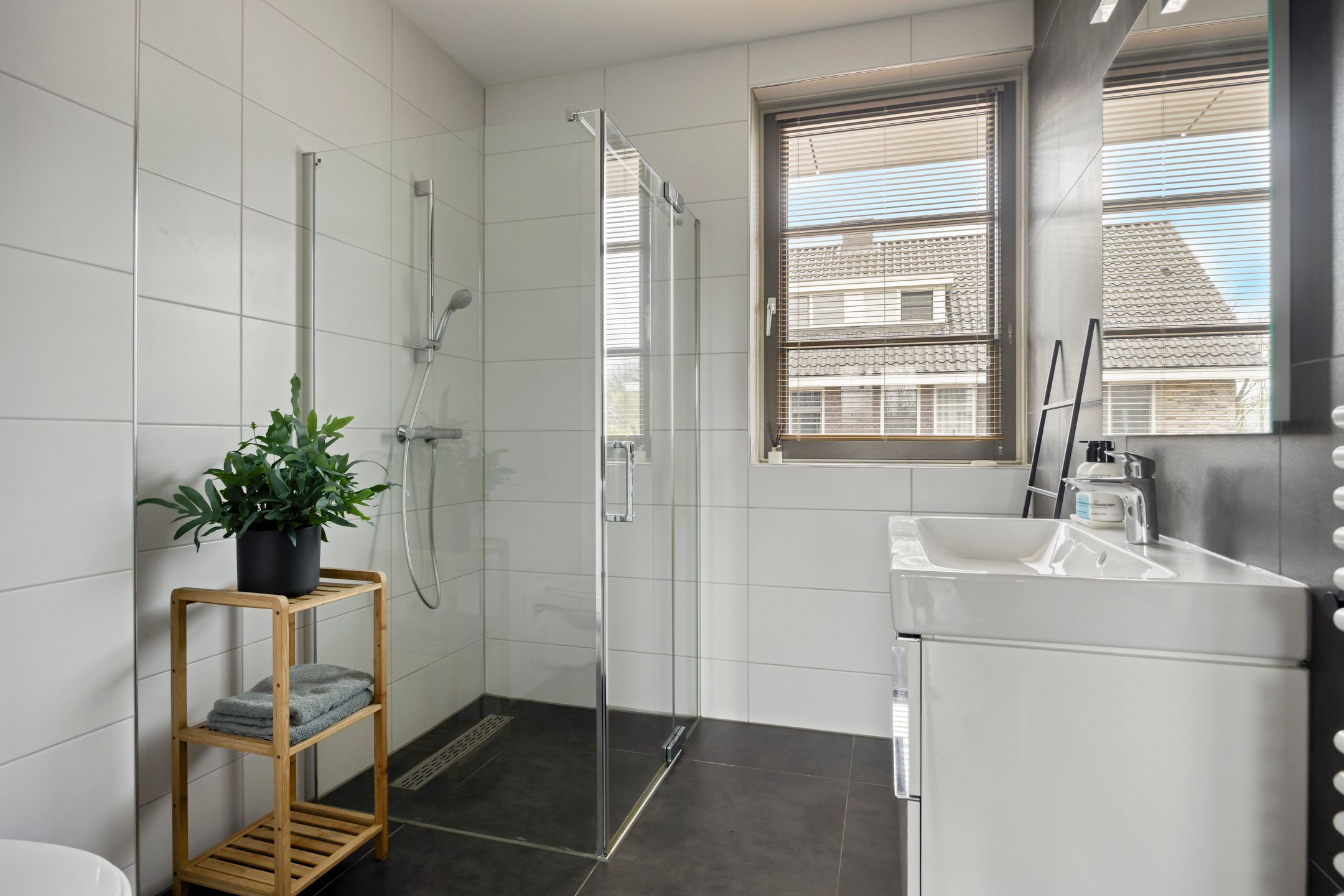 Photo 21 of Rozeboomlaan 36