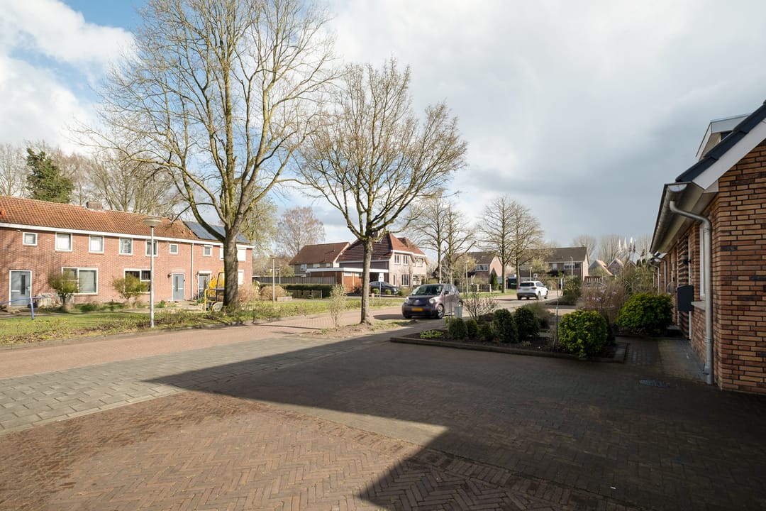 Photo 32 of Julianastraat 54