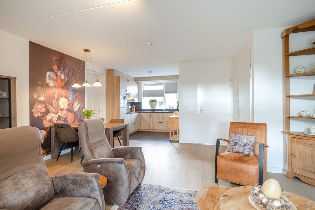 Photo 11 of Julianastraat 54