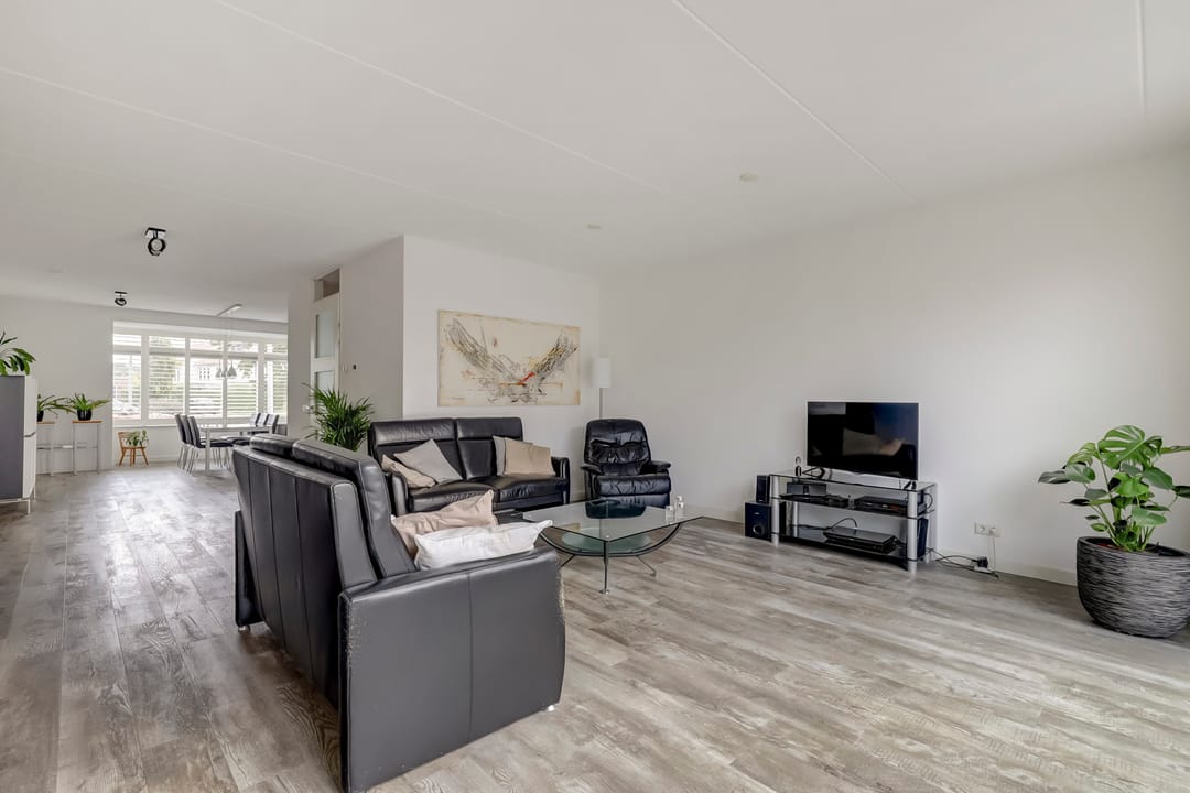 Modern Semi-Detached Family Home with Spacious Garden and Garage in De Heeswijkse Kampen — 22