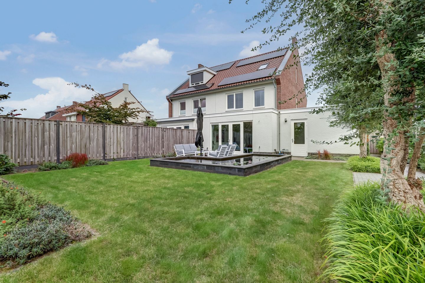 Modern Semi-Detached Family Home with Spacious Garden and Garage in De Heeswijkse Kampen — 44