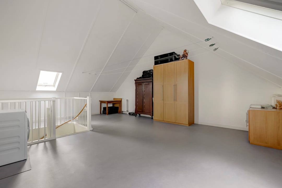 Modern Semi-Detached Family Home with Spacious Garden and Garage in De Heeswijkse Kampen — 41