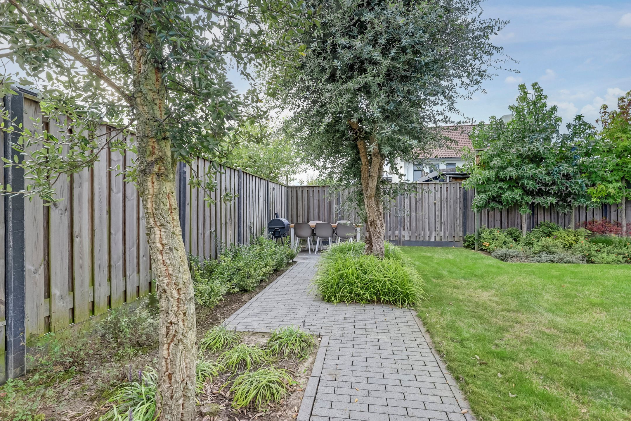 Modern Semi-Detached Family Home with Spacious Garden and Garage in De Heeswijkse Kampen — 48