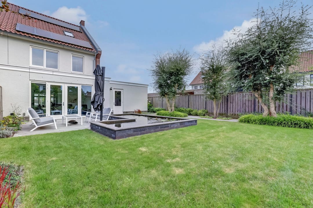 Modern Semi-Detached Family Home with Spacious Garden and Garage in De Heeswijkse Kampen — 43