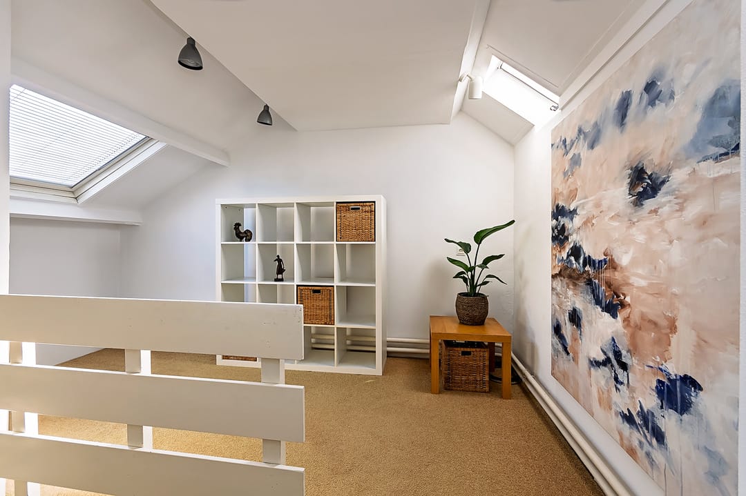 Spacious Family Home with Southwest-Facing Garden in Malden-West — 23