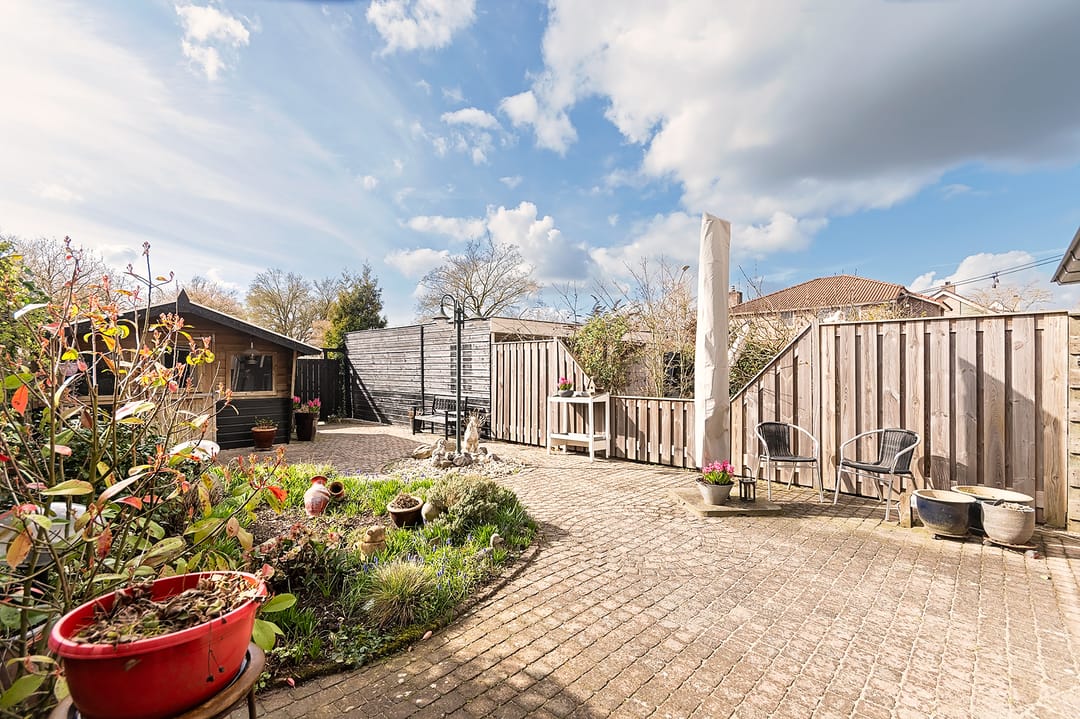 Spacious Family Home with Southwest-Facing Garden in Malden-West — 32