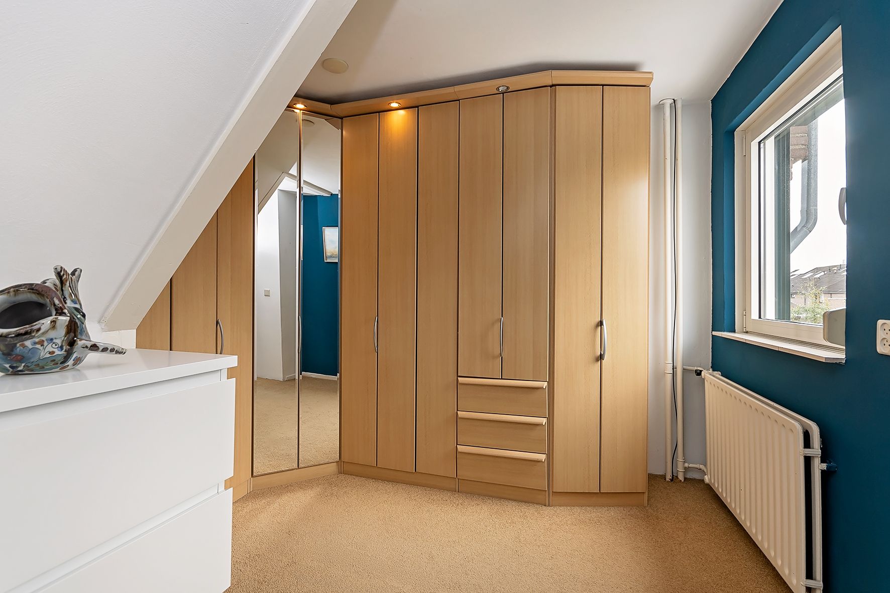 Spacious Family Home with Southwest-Facing Garden in Malden-West — 18