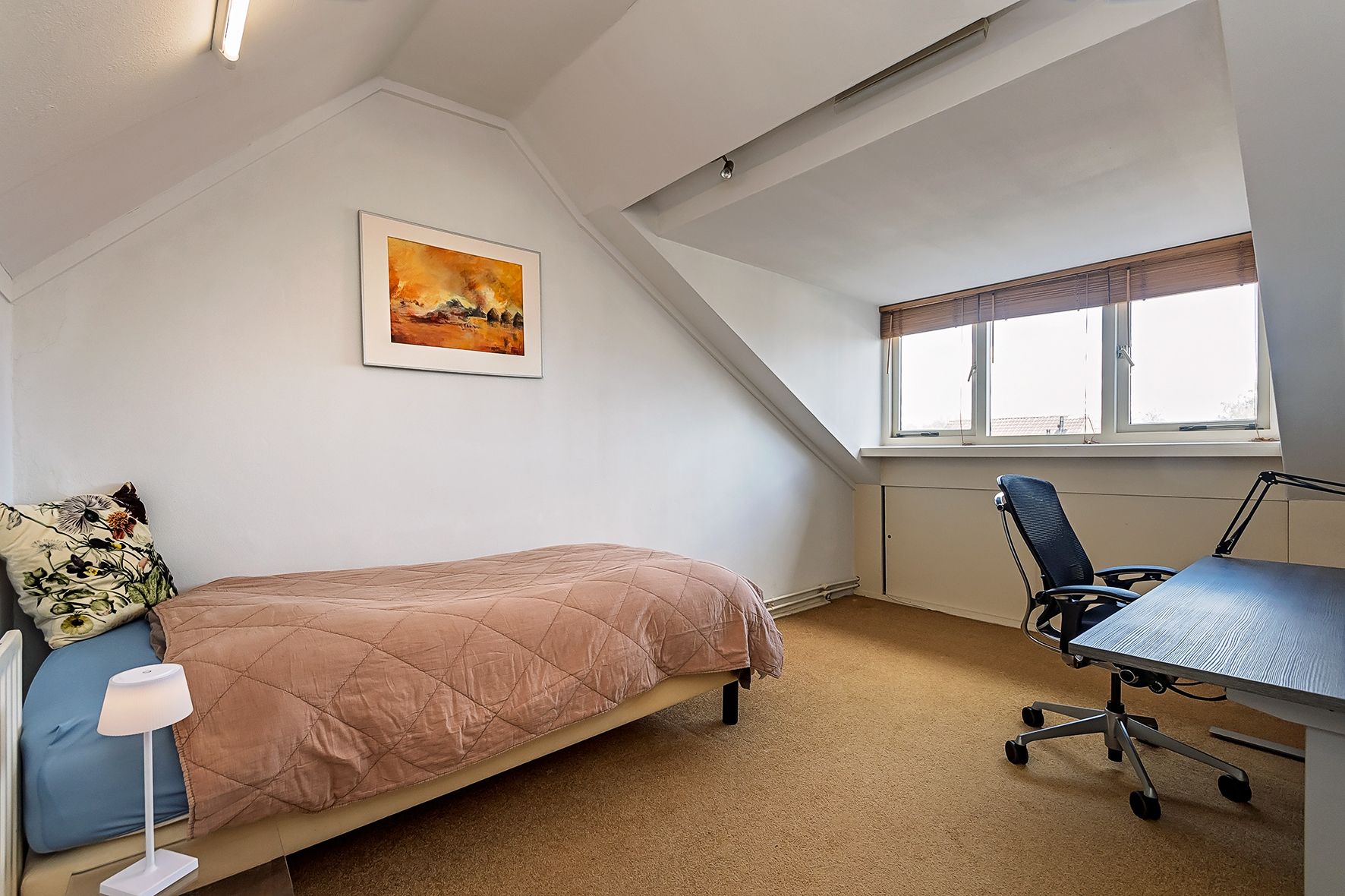 Spacious Family Home with Southwest-Facing Garden in Malden-West — 24