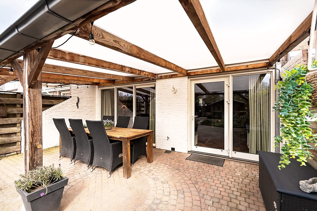Spacious Family Home with Southwest-Facing Garden in Malden-West — 28