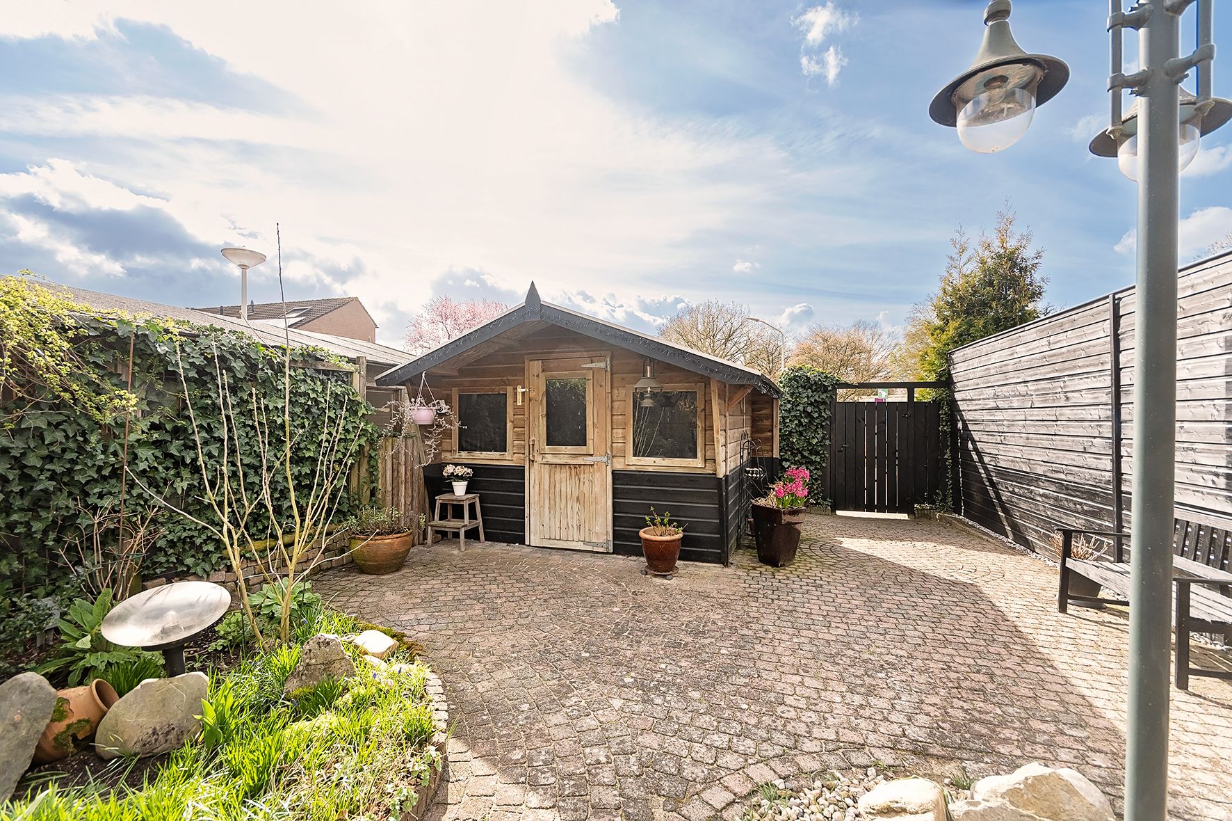 Spacious Family Home with Southwest-Facing Garden in Malden-West — 30