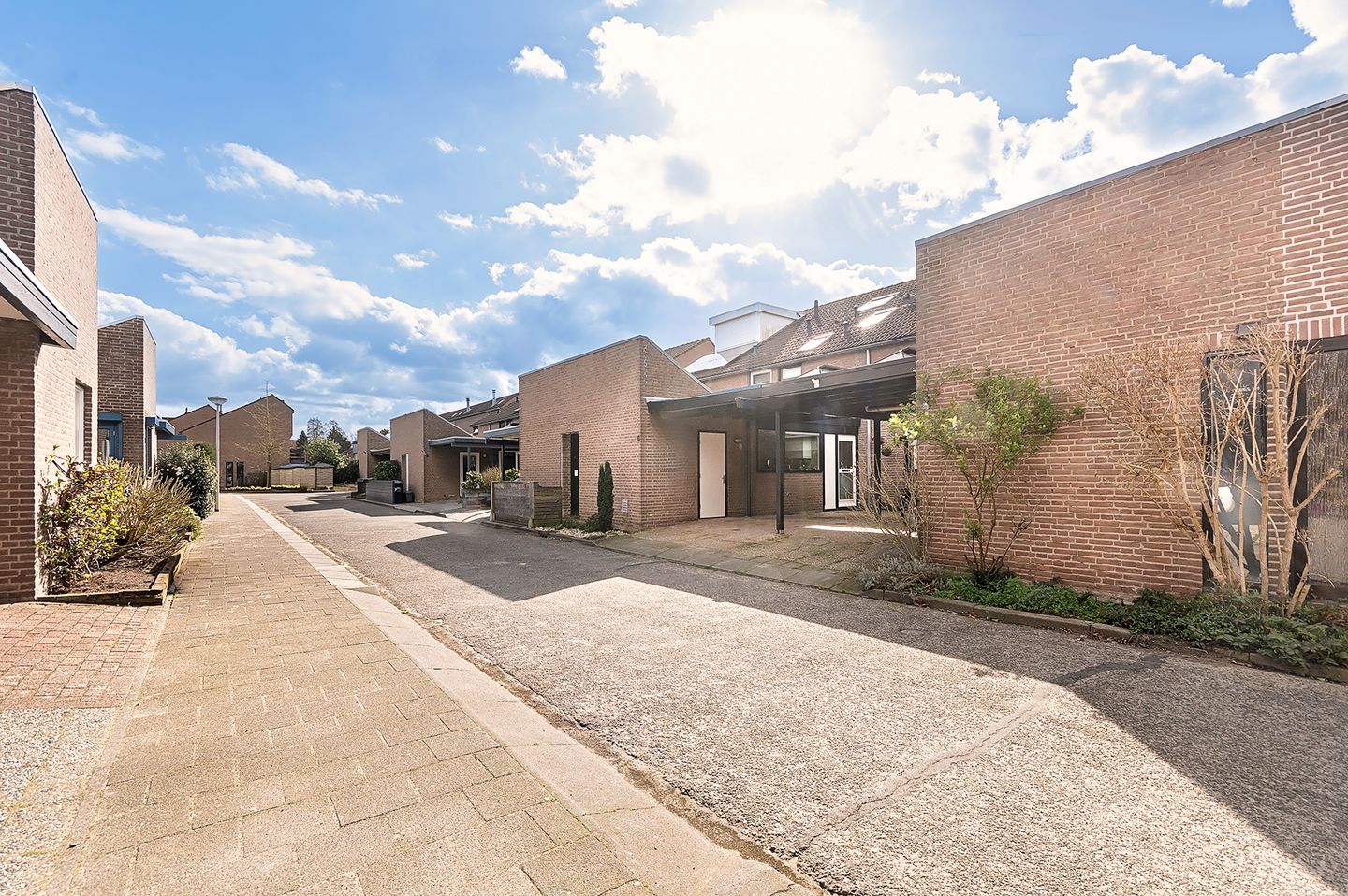 Spacious Family Home with Southwest-Facing Garden in Malden-West — 35