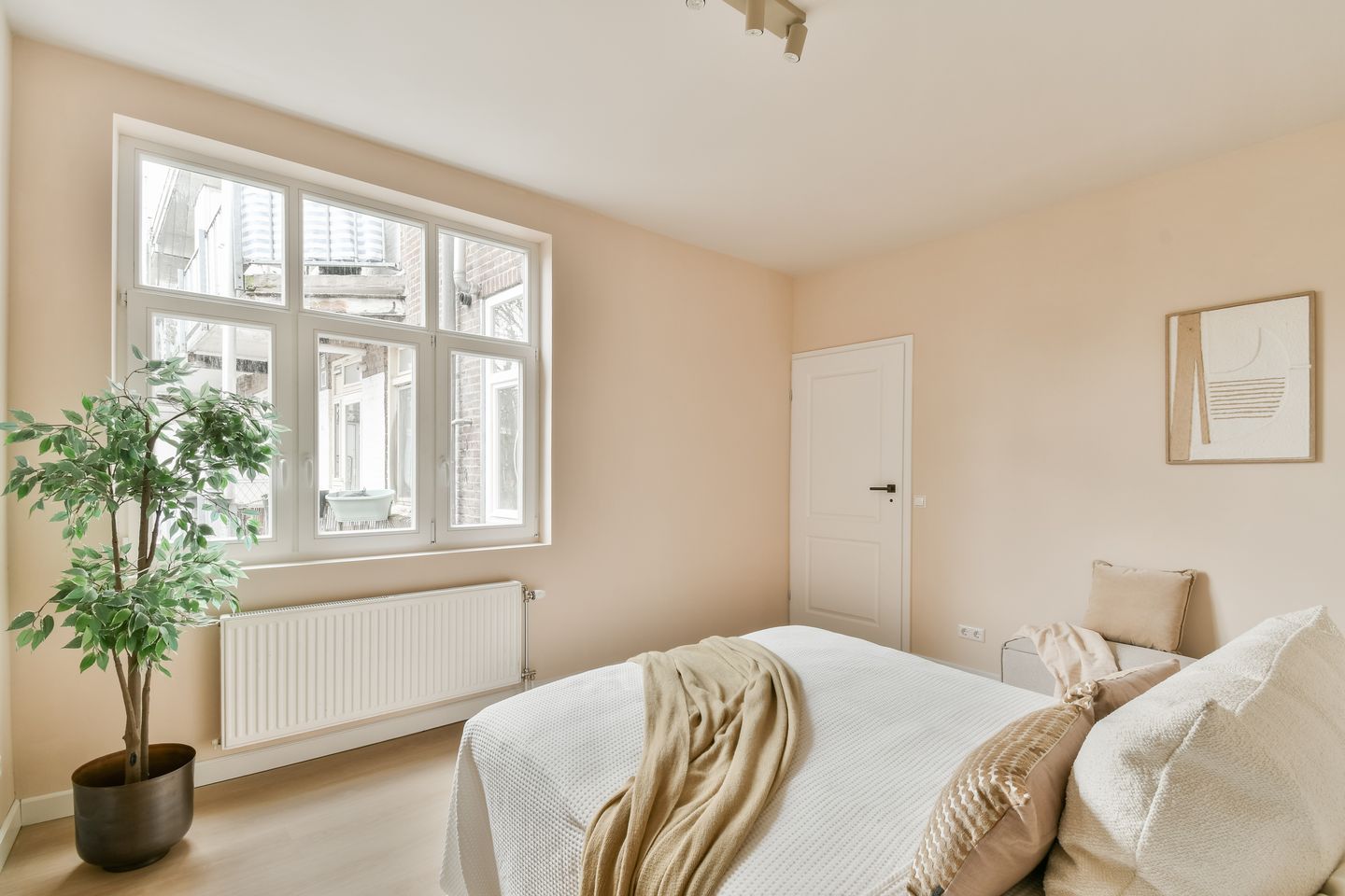 Renovated Three-Room Apartment in Popular De Baarsjes — 14