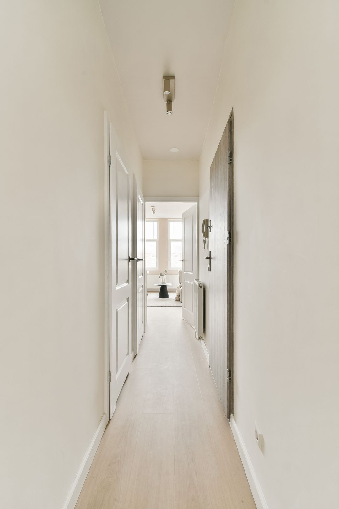 Renovated Three-Room Apartment in Popular De Baarsjes — 16