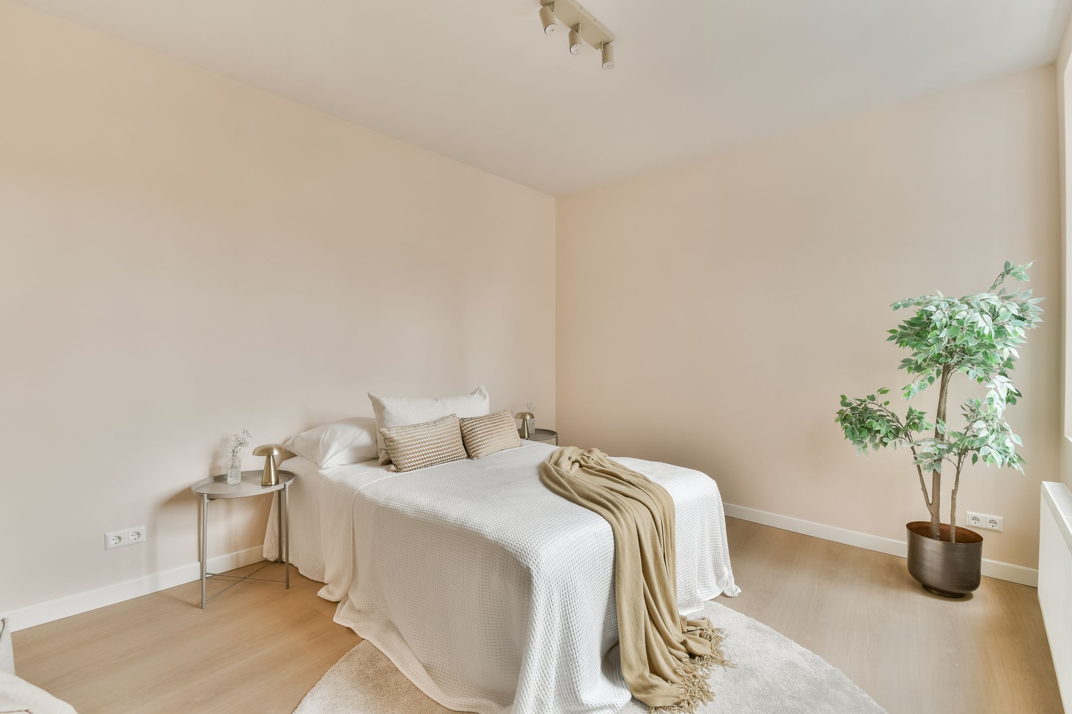 Renovated Three-Room Apartment in Popular De Baarsjes — 15