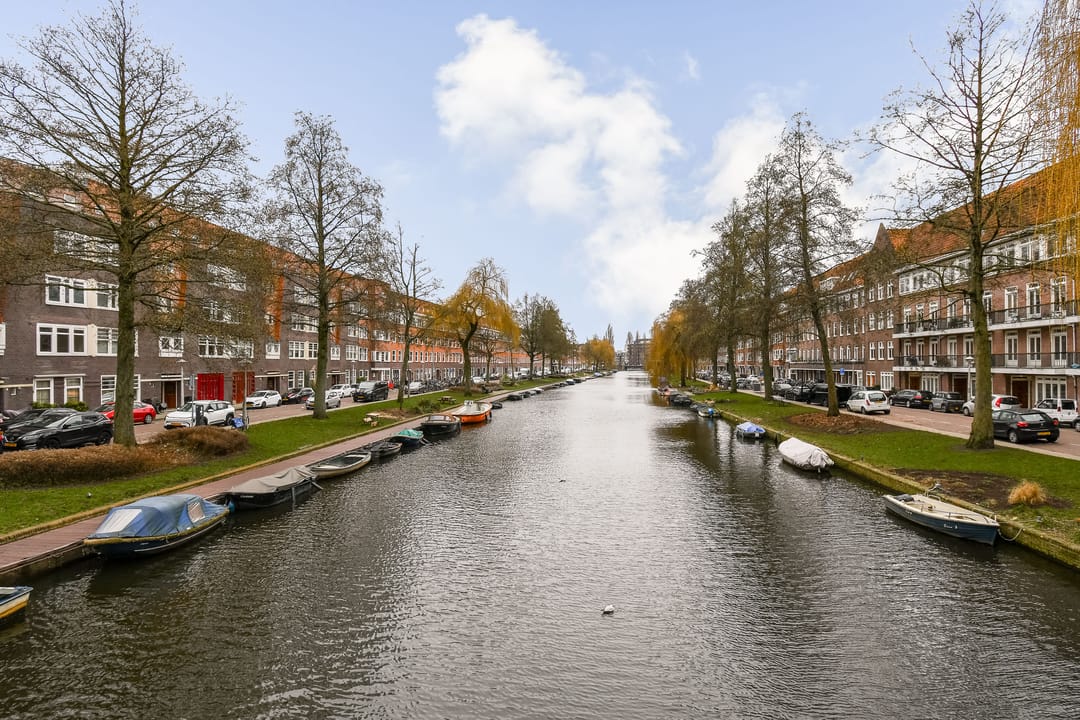 Renovated Three-Room Apartment in Popular De Baarsjes — 17
