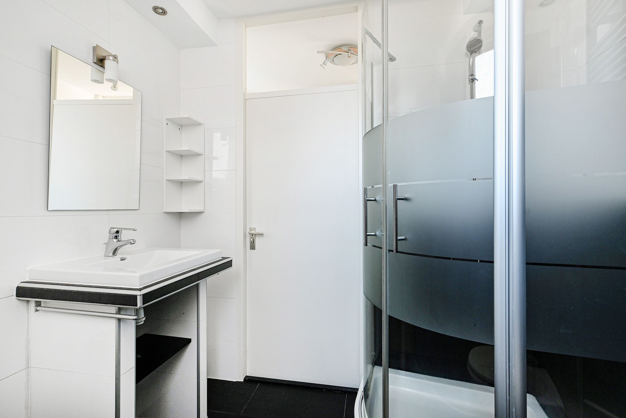 Well-maintained 2-room apartment with southeast facing balcony in quiet Houtwijk — 12
