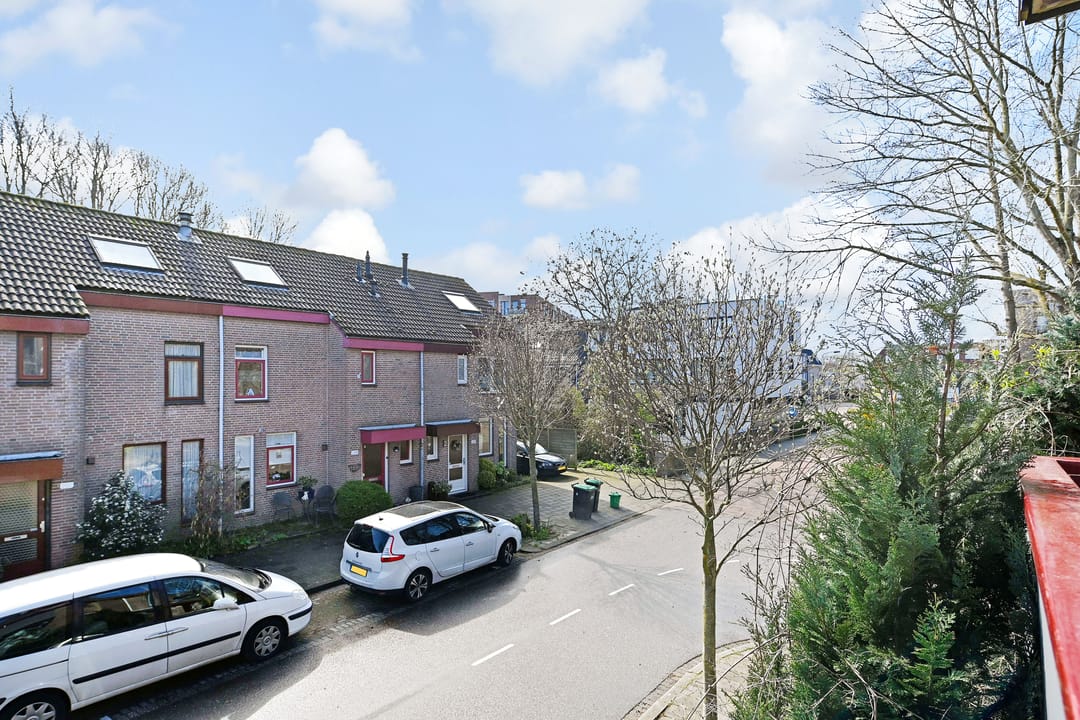 Well-maintained 2-room apartment with southeast facing balcony in quiet Houtwijk — 26