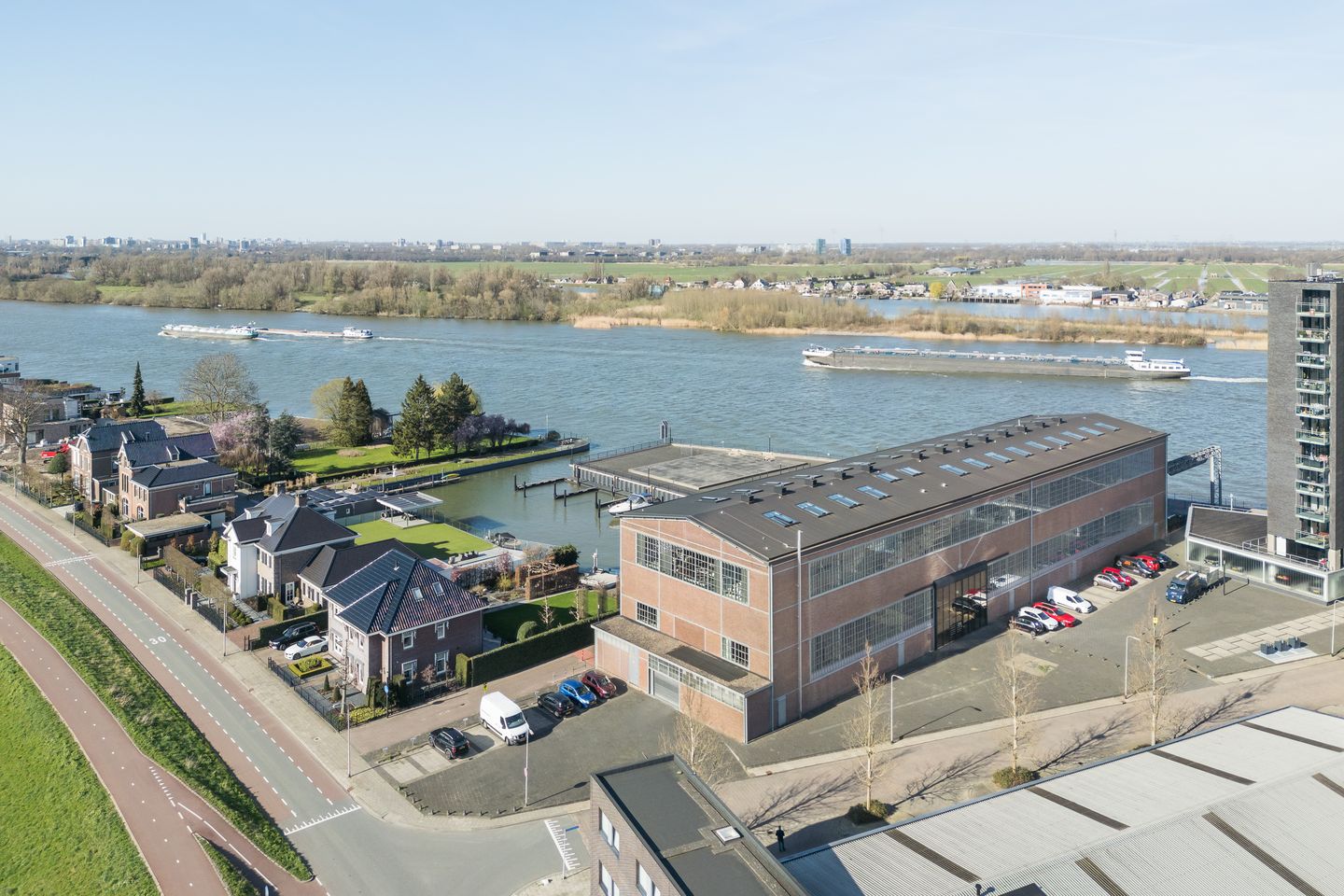 Unique Monumental Loft with River Views and Private Boat Slip — 35
