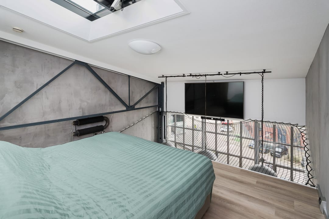 Unique Monumental Loft with River Views and Private Boat Slip — 16