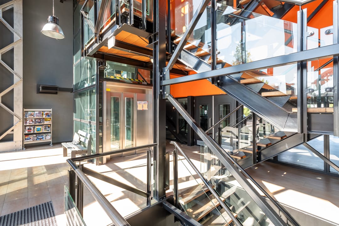 Unique Monumental Loft with River Views and Private Boat Slip — 31
