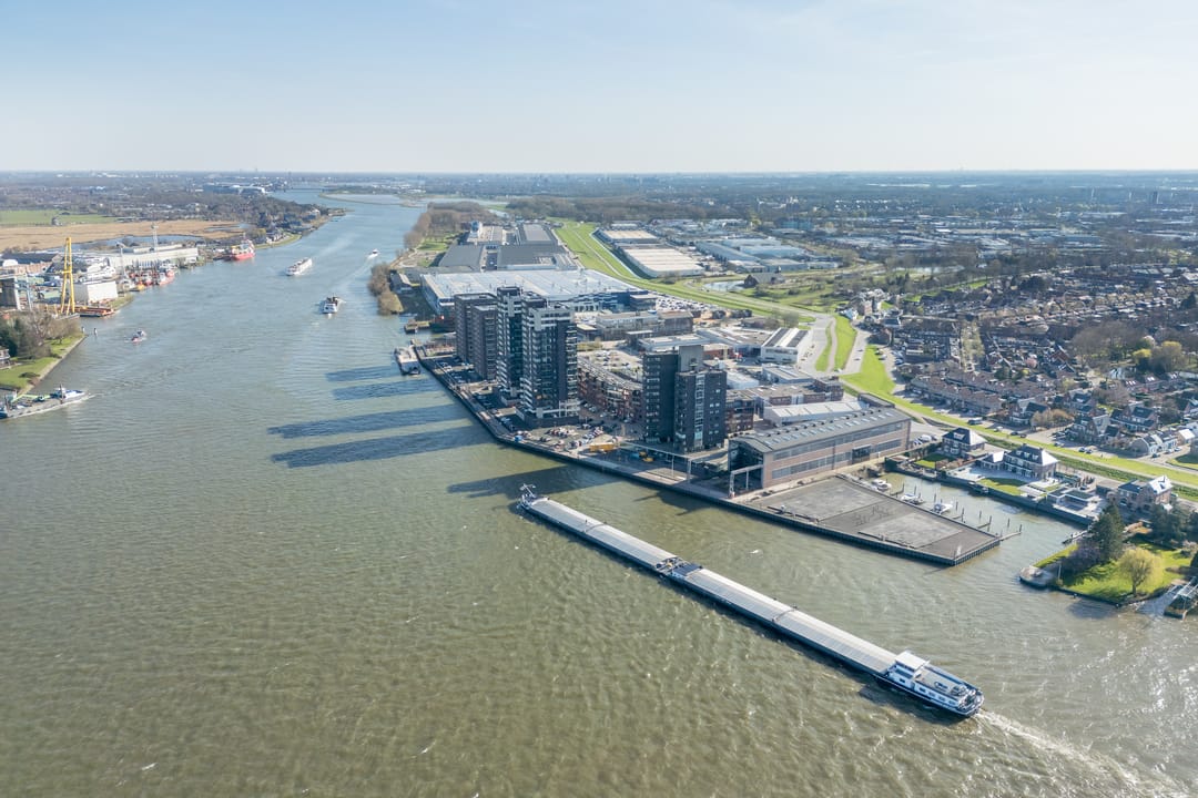 Unique Monumental Loft with River Views and Private Boat Slip — 38