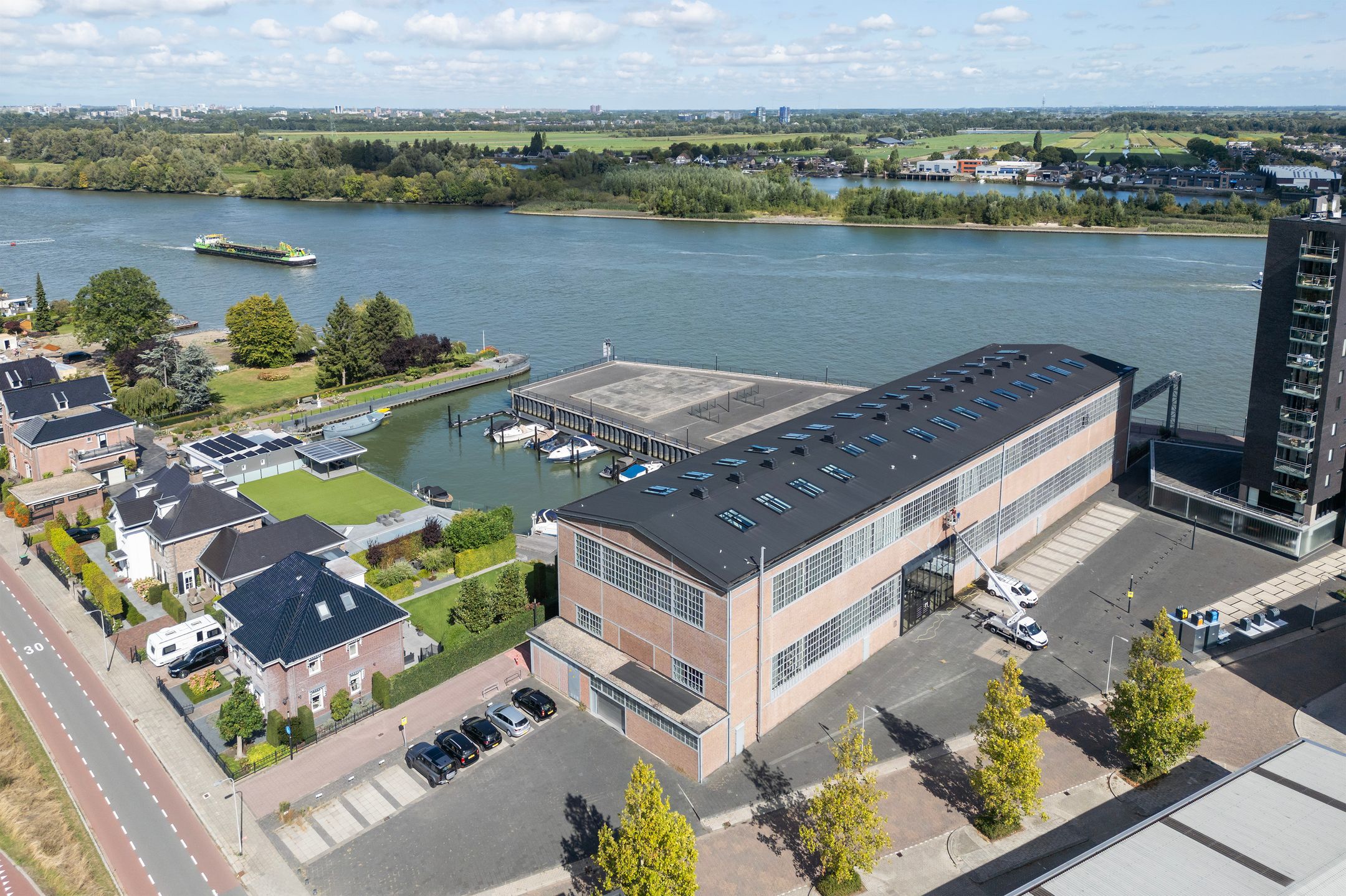 Unique Monumental Loft with River Views and Private Boat Slip — 39