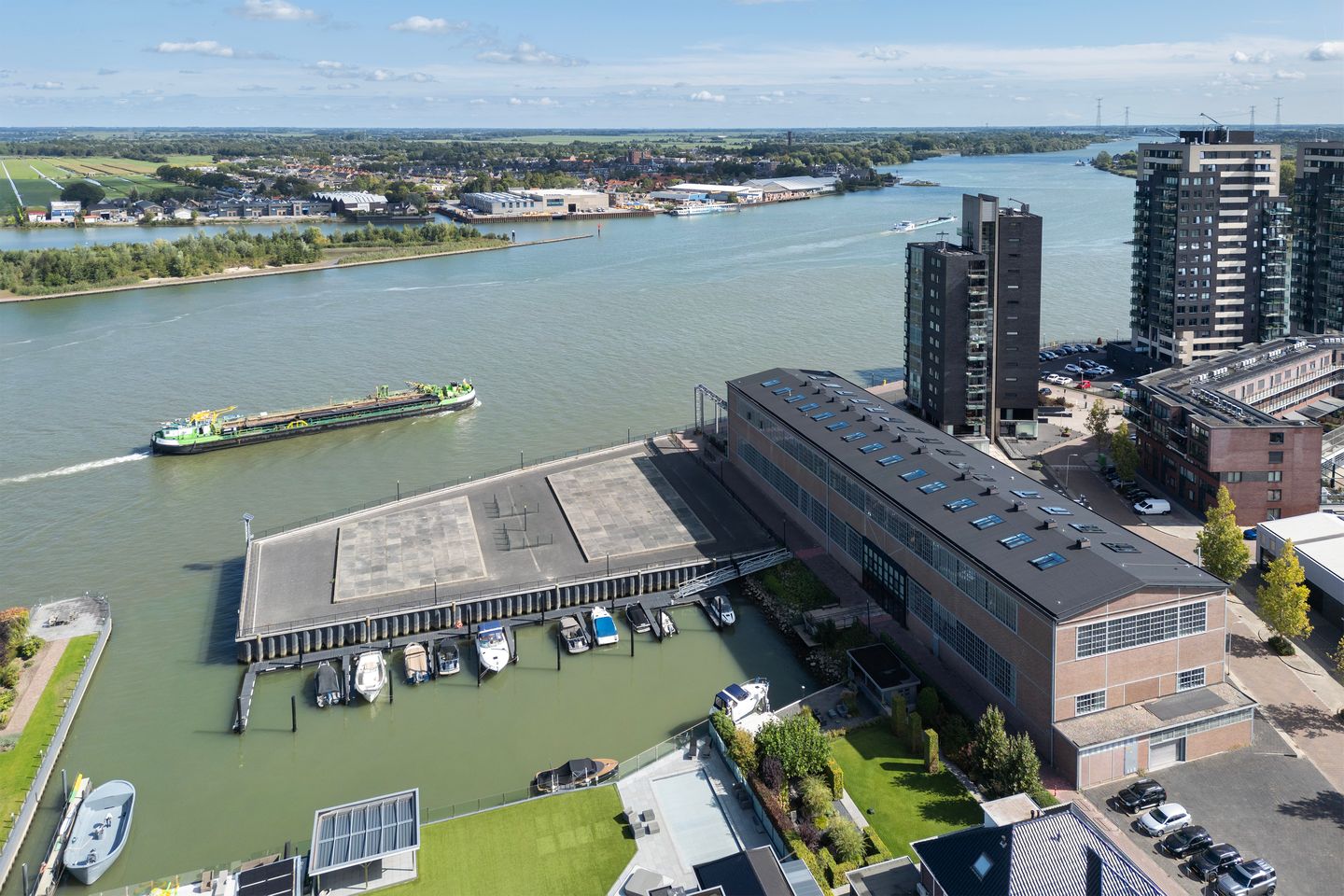 Unique Monumental Loft with River Views and Private Boat Slip — 34