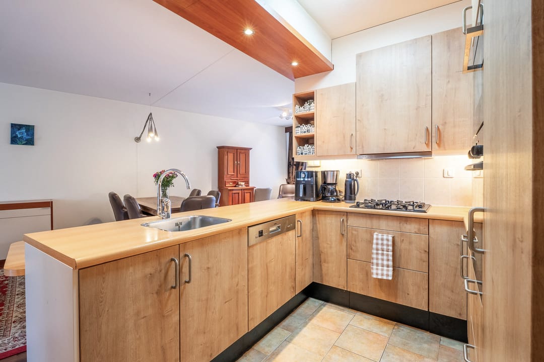 Spacious Apartment with Three Bedrooms and Parking Opposite Valkenberg Park in Breda — 13