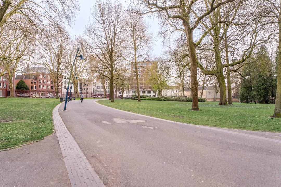 Spacious Apartment with Three Bedrooms and Parking Opposite Valkenberg Park in Breda — 28