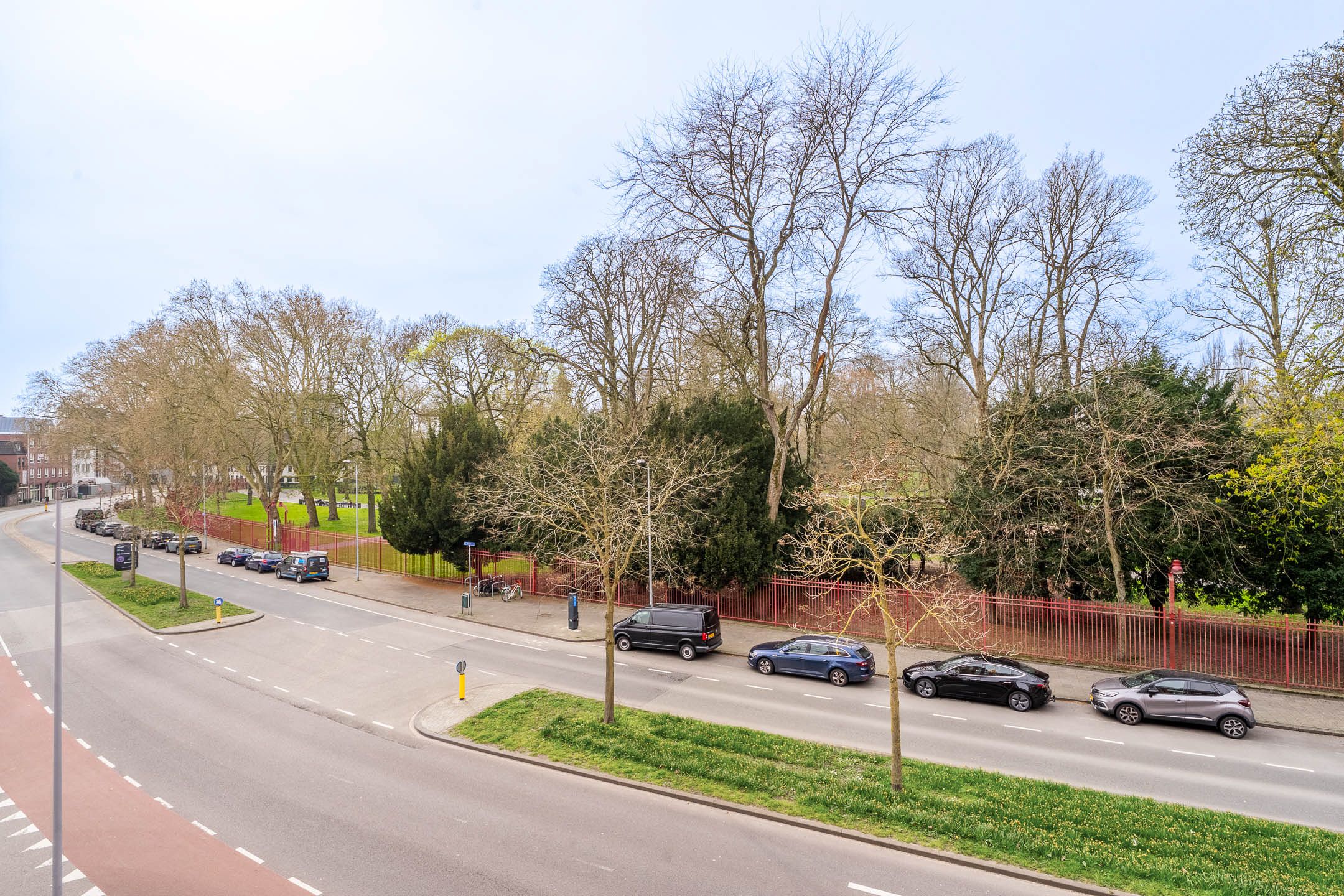 Spacious Apartment with Three Bedrooms and Parking Opposite Valkenberg Park in Breda — 15