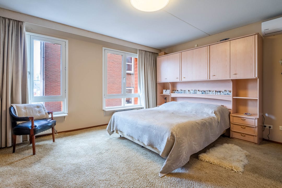 Spacious Apartment with Three Bedrooms and Parking Opposite Valkenberg Park in Breda — 16