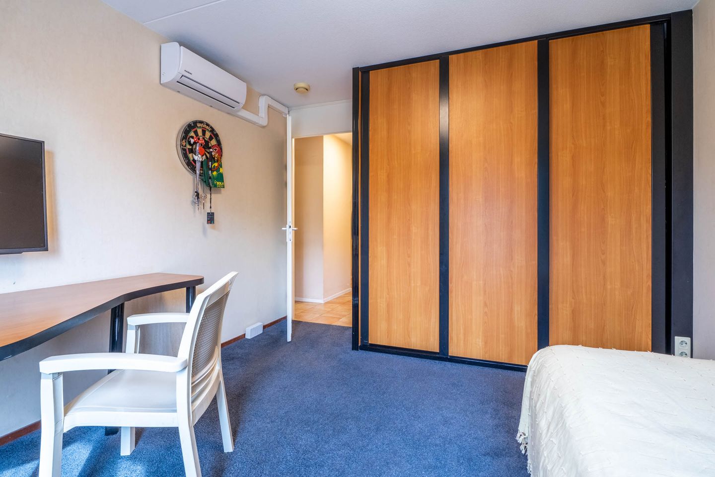 Spacious Apartment with Three Bedrooms and Parking Opposite Valkenberg Park in Breda — 19