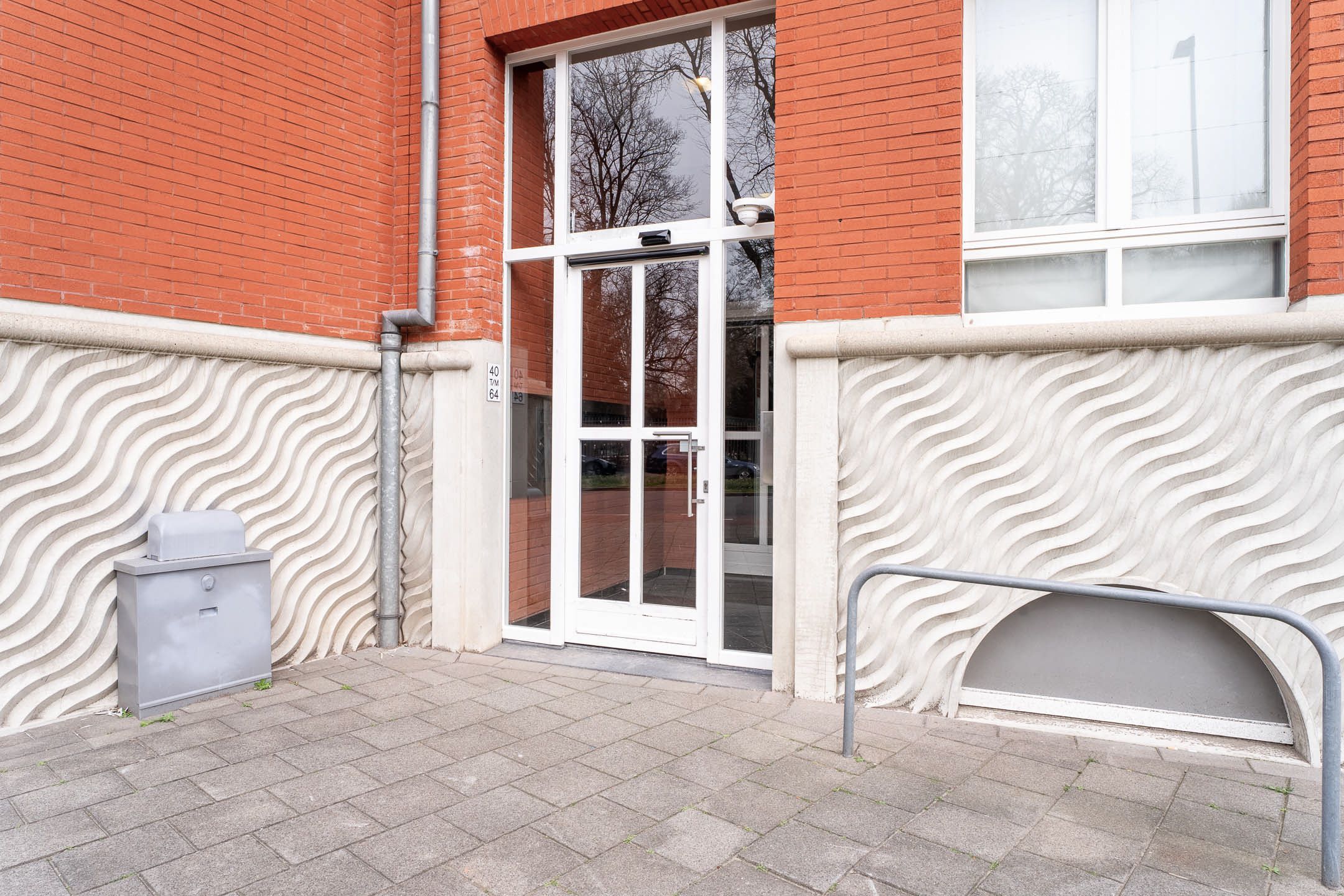 Spacious Apartment with Three Bedrooms and Parking Opposite Valkenberg Park in Breda — 24